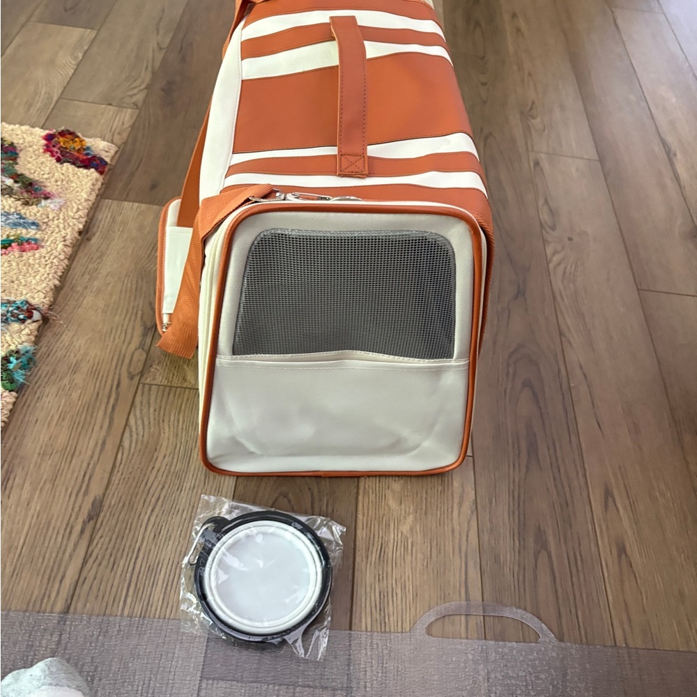 Faux leather soft sided retro style pet/cat carrier NWT. For cats up to 22 lbs - Picture 10 of 10